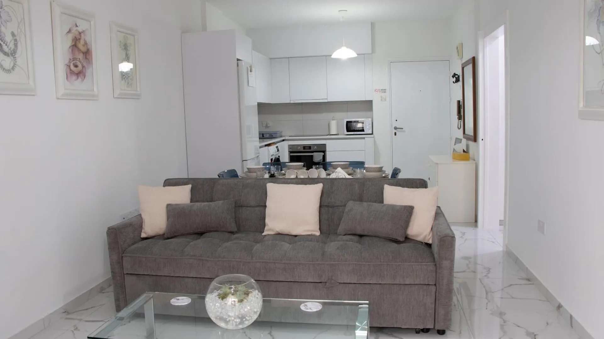 Apartment,Near The Beach Pinikoudes Larnaca 0*,